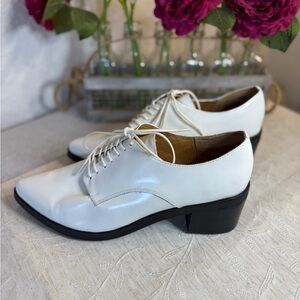 Jeffrey Campbell white pointed lace up oxford Size 10 lightly used ibiza last.